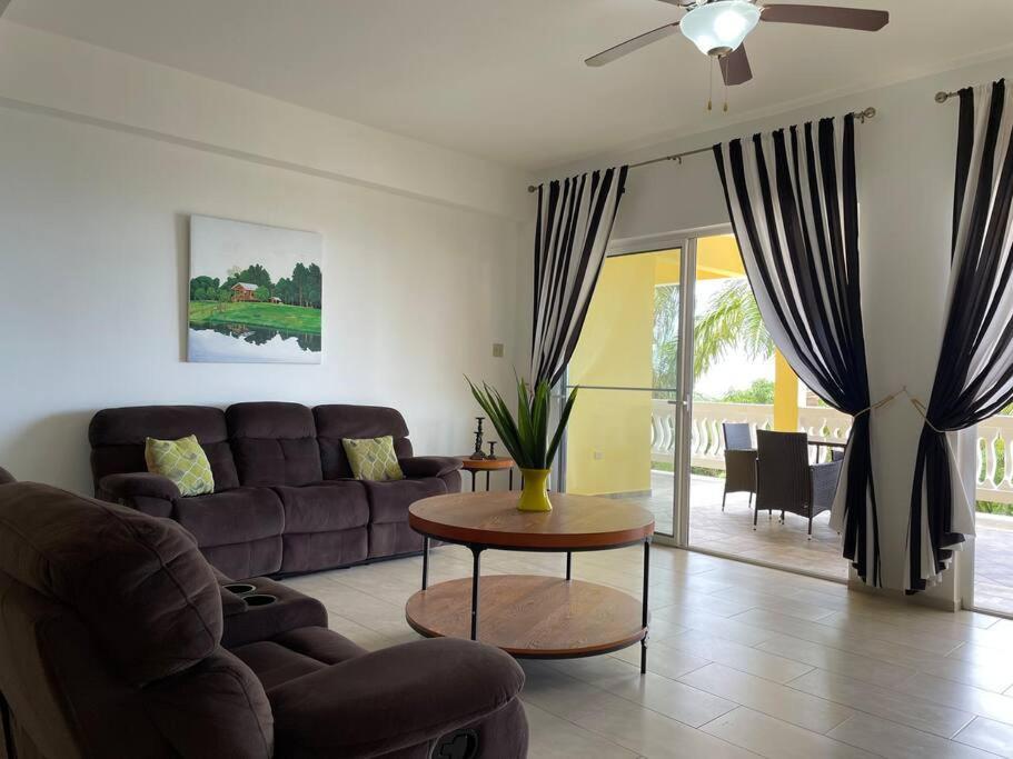 Spring Garden Mobay Resort Luxurious Apartments モンテゴ・ベイ エクステリア 写真