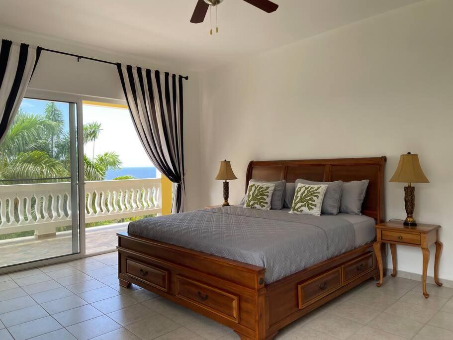 Spring Garden Mobay Resort Luxurious Apartments モンテゴ・ベイ エクステリア 写真