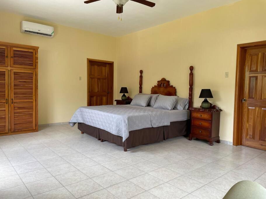 Spring Garden Mobay Resort Luxurious Apartments モンテゴ・ベイ エクステリア 写真