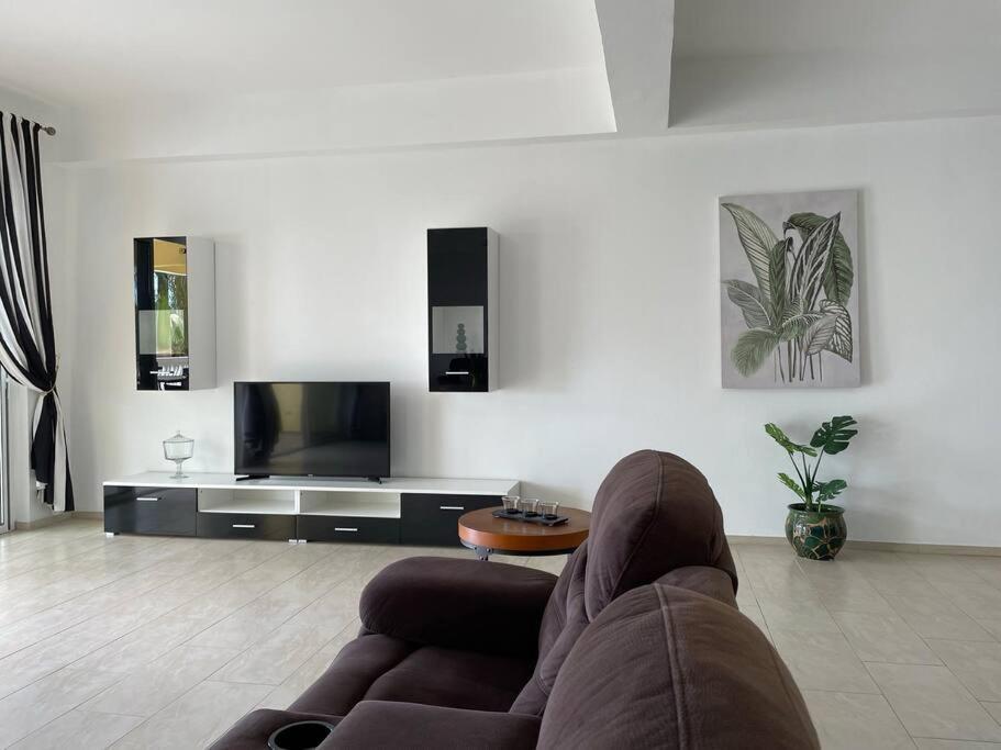 Spring Garden Mobay Resort Luxurious Apartments モンテゴ・ベイ エクステリア 写真