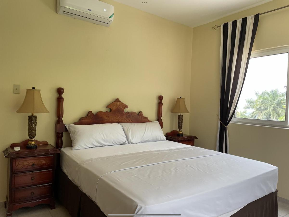 Spring Garden Mobay Resort Luxurious Apartments モンテゴ・ベイ エクステリア 写真