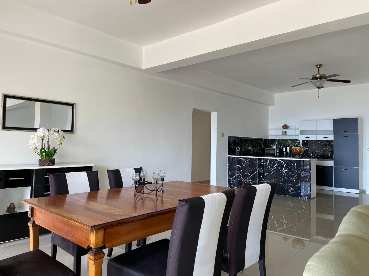 Spring Garden Mobay Resort Luxurious Apartments モンテゴ・ベイ エクステリア 写真